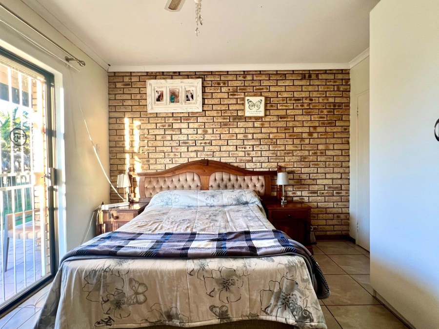 4 Bedroom Property for Sale in Wilgeboom A H North West